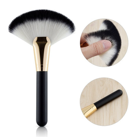 Fan-shaped makeup brush with wooden handle
